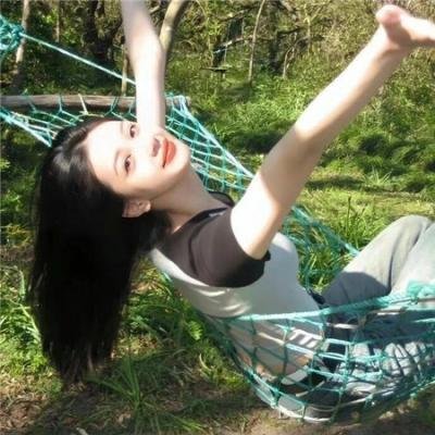黑衣女孩